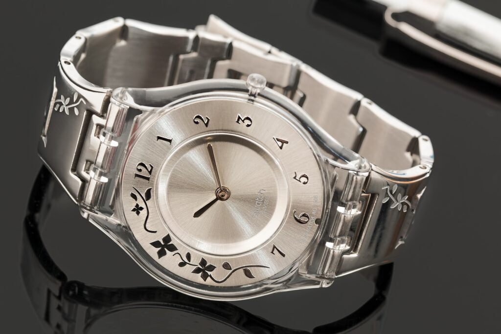 Simple silver wrist watch for men 